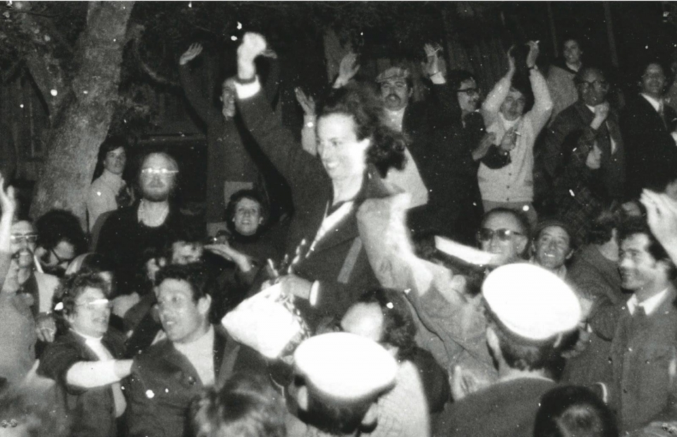 Maria da Conceio Moita ao ser libertada da Priso de Caxias a 26.04.1974 (Foto: Gabriel Feitor)